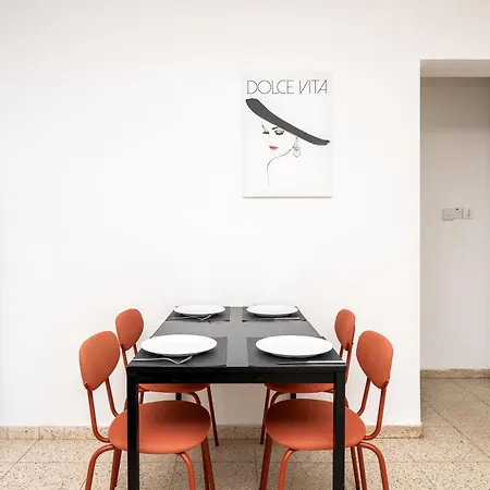 The Square 703 Apartment